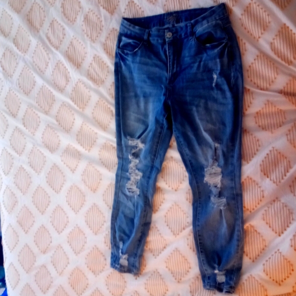 Rue 21 distressed jeans size 12 curvy - Picture 1 of 1
